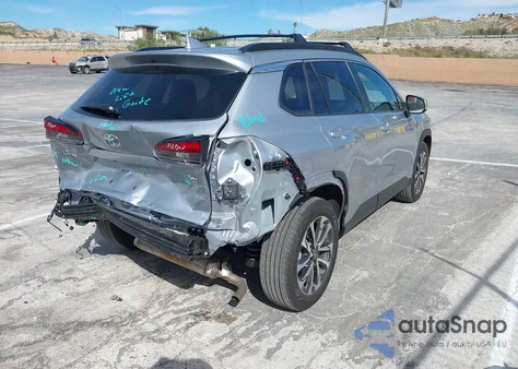 2023 Toyota Corolla Cross Xle z USA, uszkodzony, nr VIN 7MUDAABG4PV059175